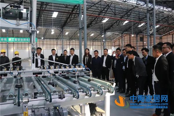 新巖素整體家居復(fù)合加工中心開業(yè)