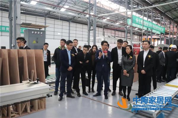 新巖素整體家居復(fù)合加工中心開業(yè)